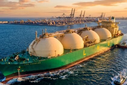 Qatar, UAE Resort to Rare Ship-to-Ship LNG Transfers as Hormuz Bottleneck Persists