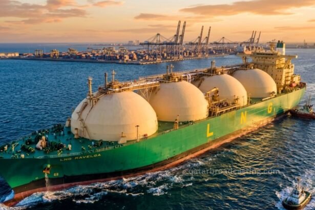 Qatar, UAE Resort to Rare Ship-to-Ship LNG Transfers as Hormuz Bottleneck Persists